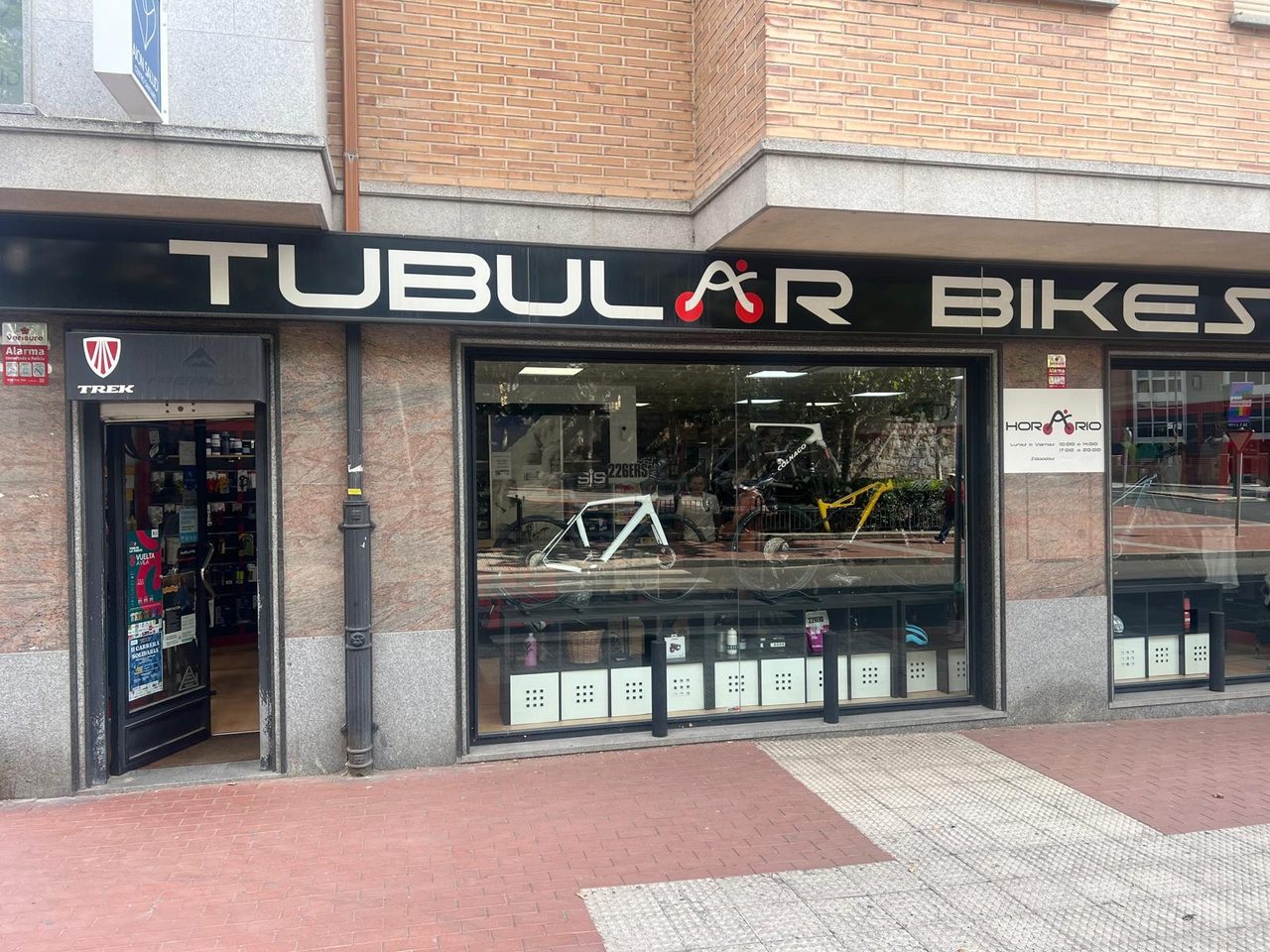 Exterior de la tienda Tubular Bikes en Paseo de San Roque, Ávila